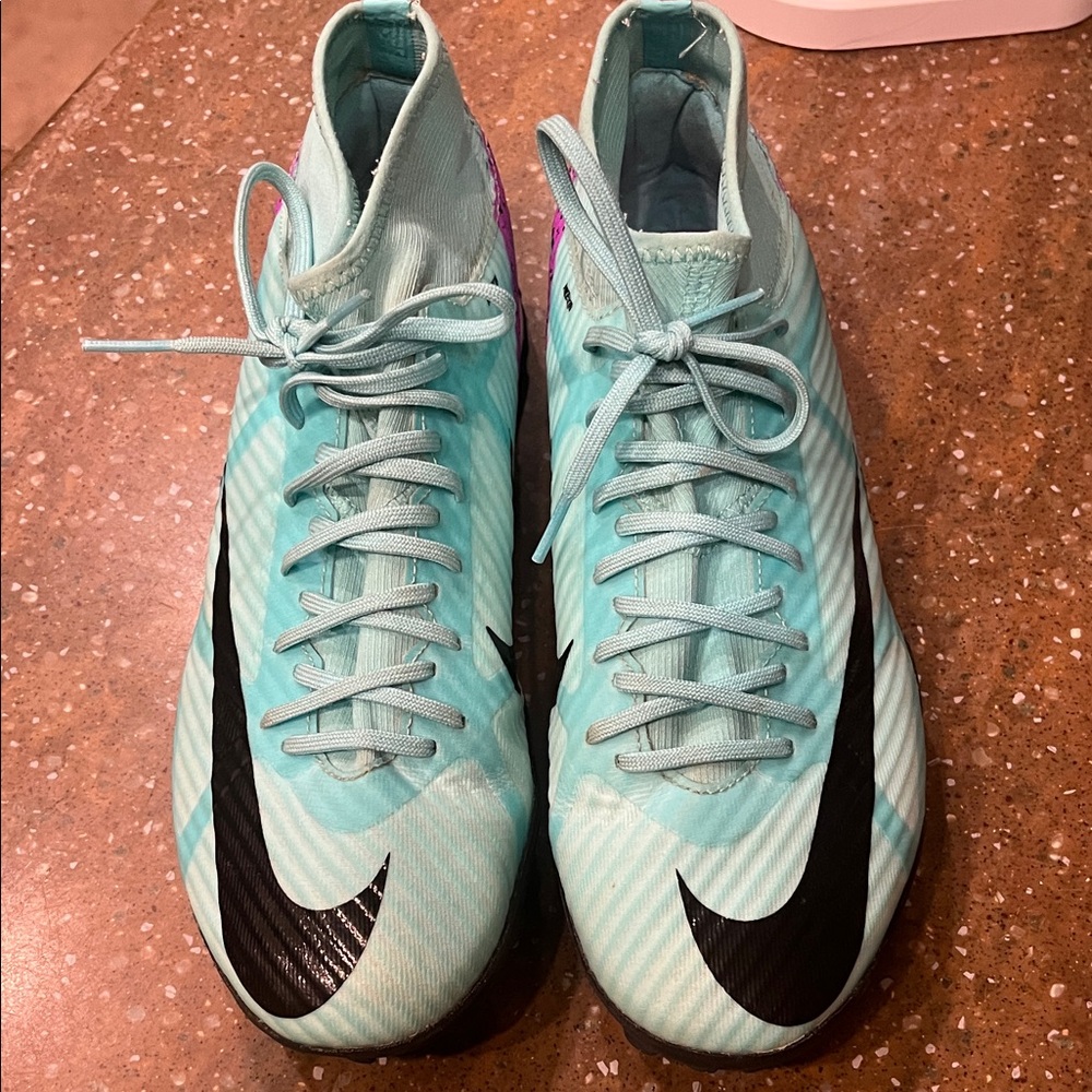 Nike Athletic Shoes in Aqua and Black